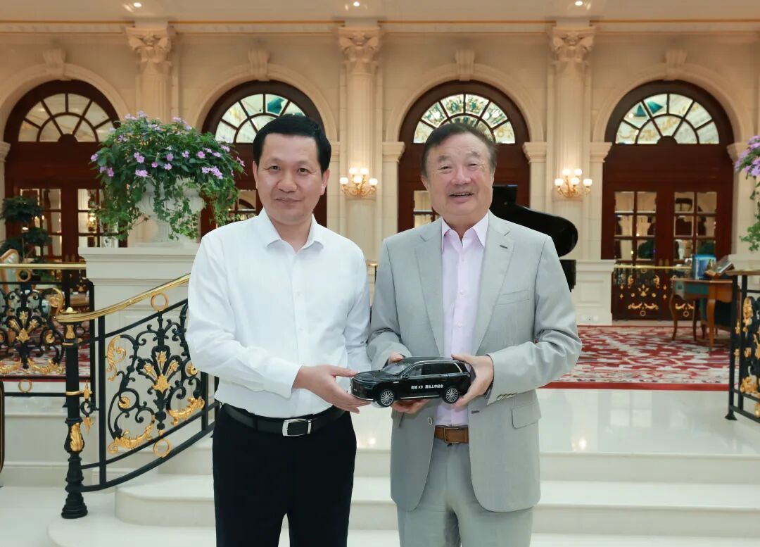 问界运营模式“调整”后，首位车企高层公开拜访华为任正非