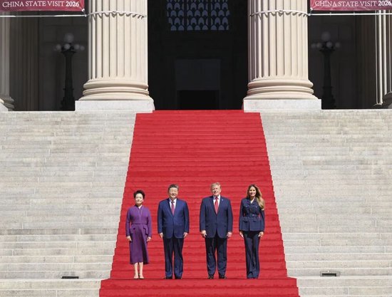 习近平和彭丽媛同特朗普夫妇茶叙	，高清大图来了！