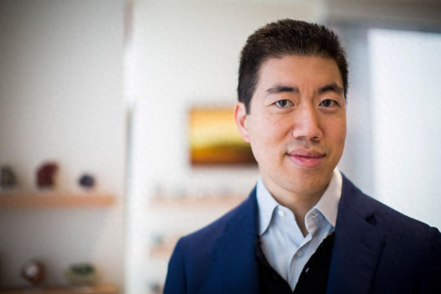 精准基因编辑、蛋白质电子转移、自组装单分子层，谁能摘得诺贝尔化学奖？两位专家给出他们的判断